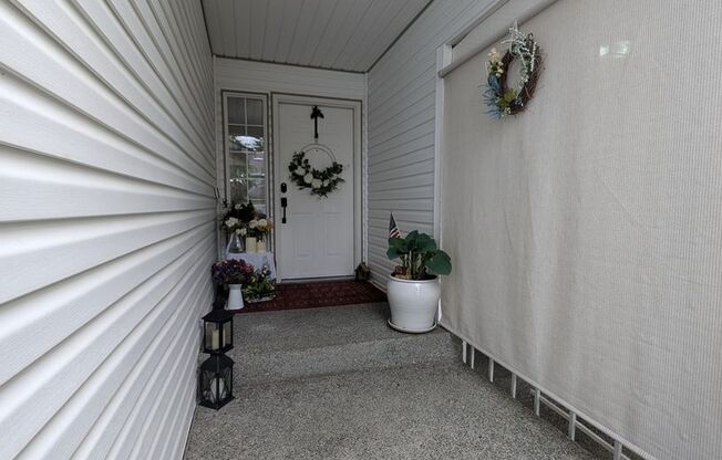 Mill Creek Townhome for Rent in June! Fully Updated, 3Bed/2.5 Bath, Fenced Patio, Parking & More!