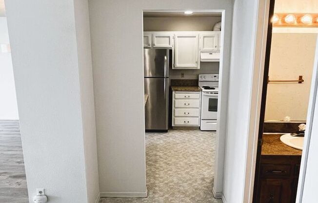 636 N TOMAHAWK IS DR