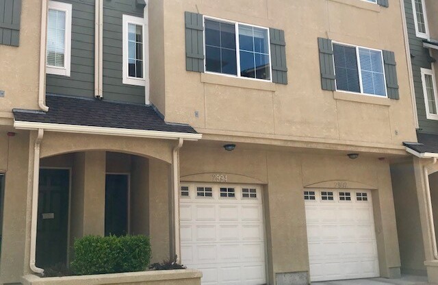 <b>Updated Sparks Townhome with Two Master Suites<br><br>