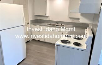 2 beds, 1 bath, $1,225, Unit 4