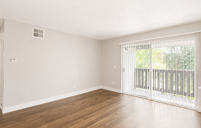 2 beds, 1 bath, 896 sqft, $1,995, Unit 070