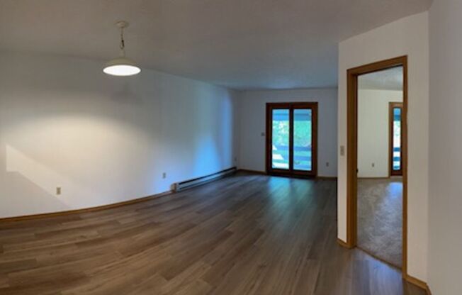 Fresh Paint and New Flooring!   Great location close to MSU, Pete's Hill, Gallagator ; 3rd Floor