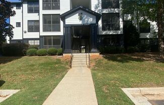 Cute 2 bedroom 2 bath condo in The Lodge located near UGA, downtown Athens, and loop 10.