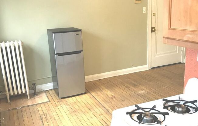Studio, 1 bath, $725, Unit 02