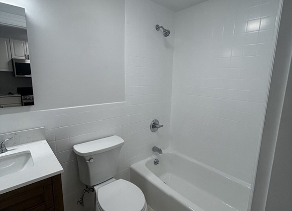 Studio, 1 bath, 350 sqft, $2,650, Unit BR