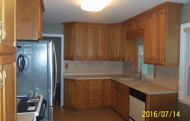 2 beds, 1 bath, $1,300