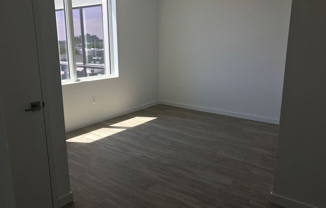 2 beds, 2 baths, 1,000 sqft, $2,550, Unit 606