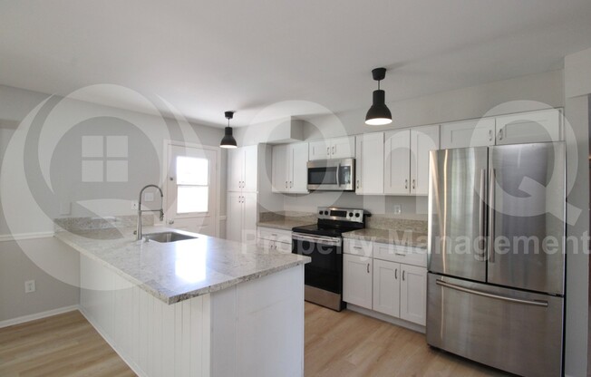 537 E LAGUNA DR