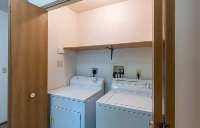the laundry room has two washer and dryer machines. Fargo, ND Country Edge Apartments