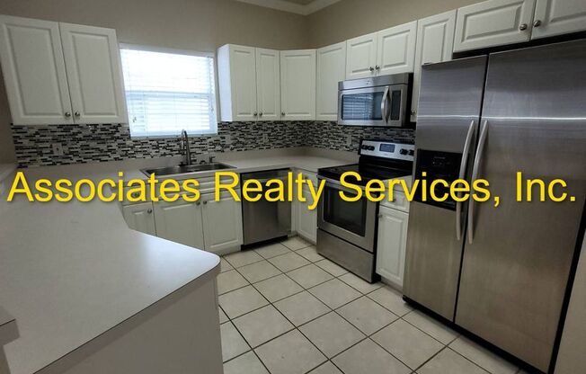 SUBLEASE AVAILABLE 3 bedroom available in Blues Creek!  Look!