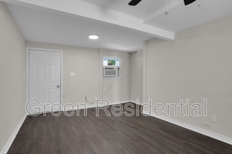 5623 1/2 BARREMORE SAINT B BACK