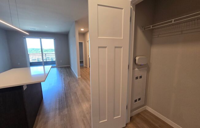 1 bed, 1 bath, 900 sqft, $2,060, Unit 8421-326