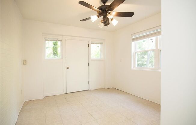 Newly Renovated 2/1 Duplex Unit Minutes from Downtown Decatur, Ponce City Market, and VA Highlands!