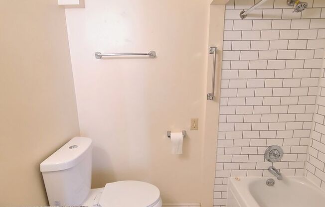 1 bed, 1 bath, $1,100, Unit 2