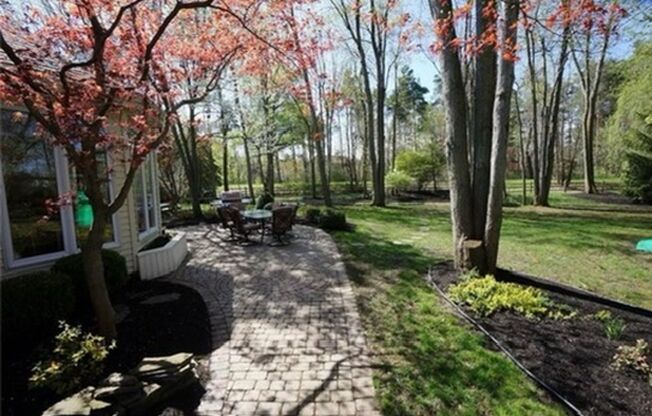 62 PINELAKE DR