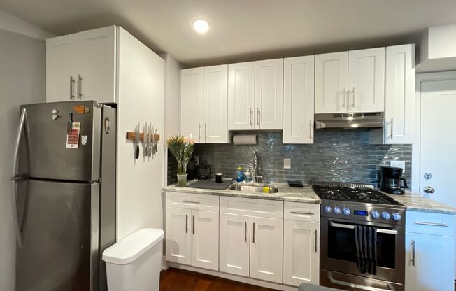 1 bed, 1 bath, $1,395, Unit Apt 27