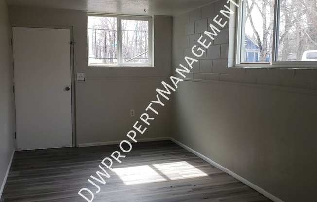 413 CRESTLINE DR
