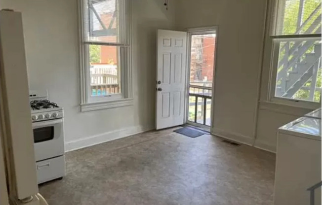 221 X BROOKFIELD AVE