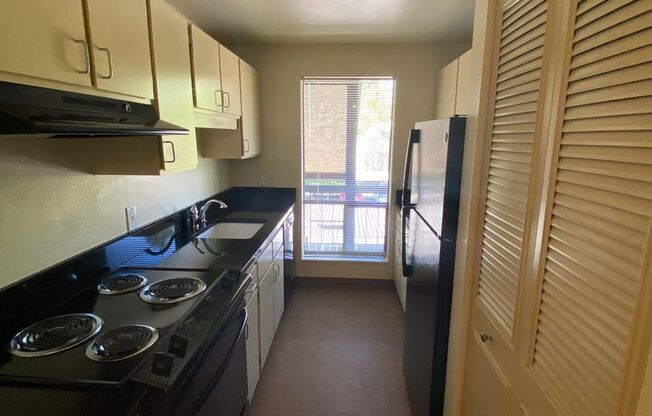 2 beds, 1.5 baths, 940 sqft, $1,607, Unit 0149
