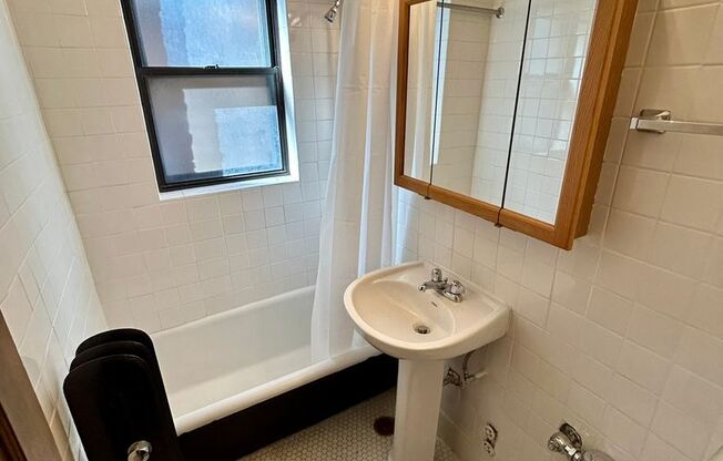 Studio, 1 bath, 320 sqft, $1,475, Unit 225-206