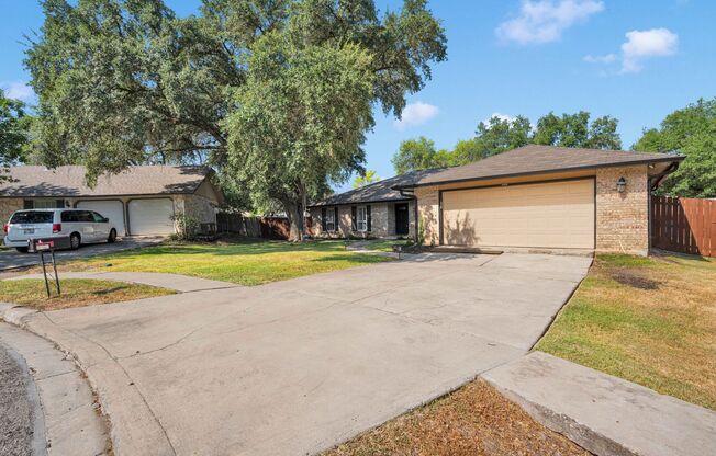 Stunning 4-Bed 3-Bath Home with a Pool, Near Stone Oak & Airport – Prime Location & Comfort!