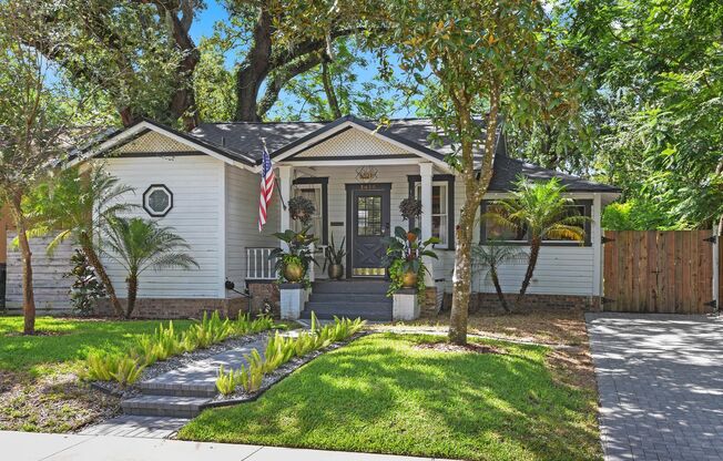 Fully Furnished bungalow in the heart of Orlando!