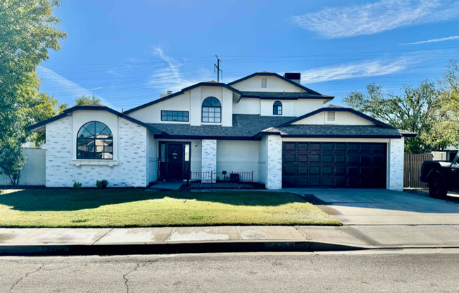 4859 E DALLAS CIR