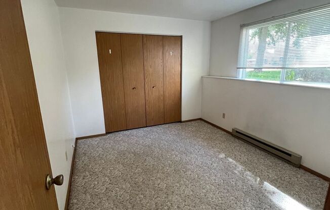 2 beds, 1 bath, $1,195, Unit C