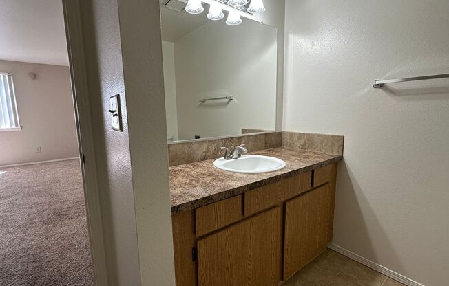 2 beds, 1 bath, 840 sqft, $1,295, Unit 74