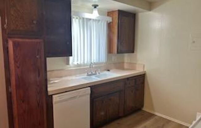 2 beds, 2 baths, 775 sqft, $2,550, Unit B