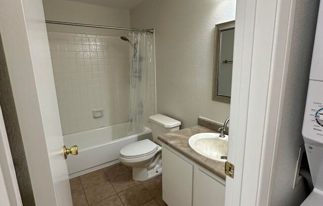 2 beds, 1 bath, $1,300