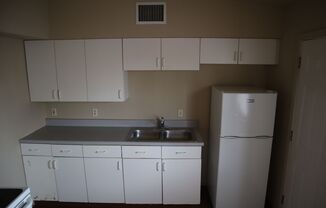 2 beds, 1 bath, $750, Unit Unit B