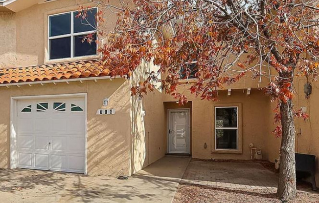 714 LA CHAPA AVE