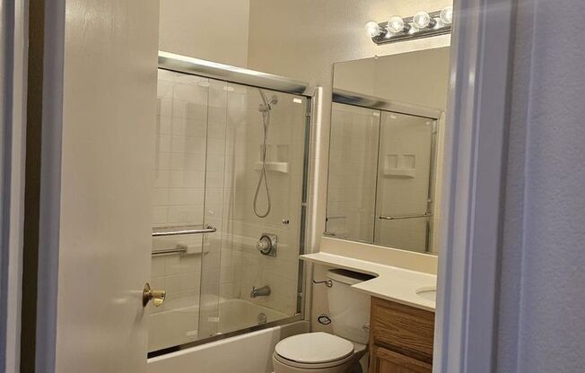 Modern 3BD/3BA Townhouse in Prime Union City Location – Walk to BART, Shops & More!