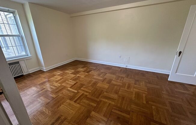 1 bed, 1 bath, 768 sqft, $1,400, Unit Royal York 704