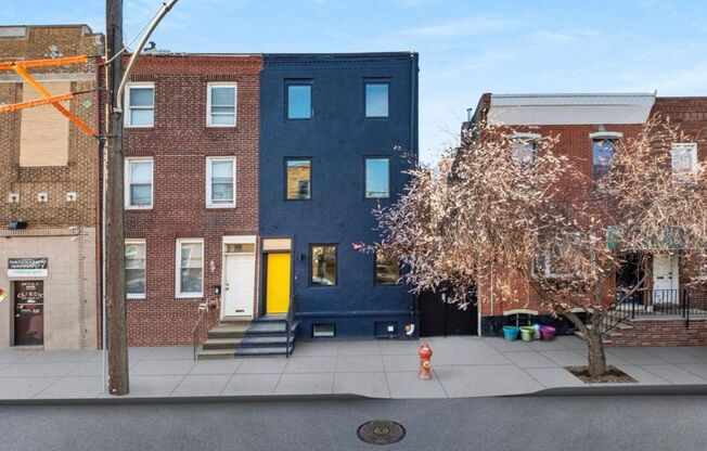 Stylish 2-Bed, 2-Bath Condo with Private Roof Deck in Passyunk Square