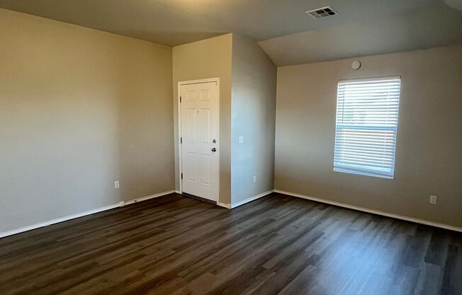 Great 3 Bed, 2 Bath In Yukon Schools!! New Flooring Throughout!!