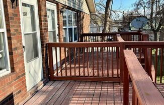 3 beds, 1 bath, 900 sqft, $850, Unit 526-204 Locher Alley