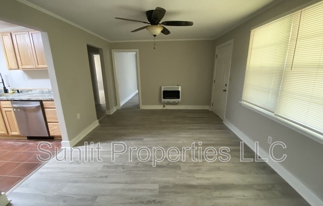 3 beds, 1 bath, 1,135 sqft, $1,400