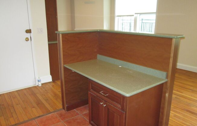 Logan Circle Centrally Located near Dupont 1 bed 1 bath with Balcony