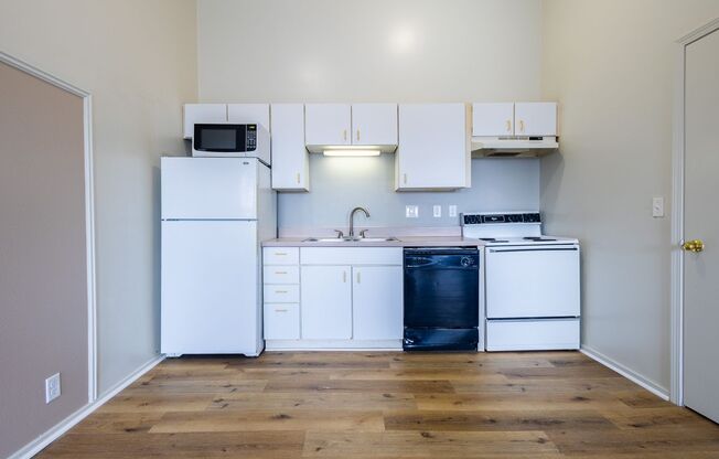 2 beds, 1 bath, 825 sqft, $1,169, Unit 3819 Jones St #107