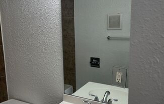 Studio, 1 bath, 350 sqft, $750, Unit 29