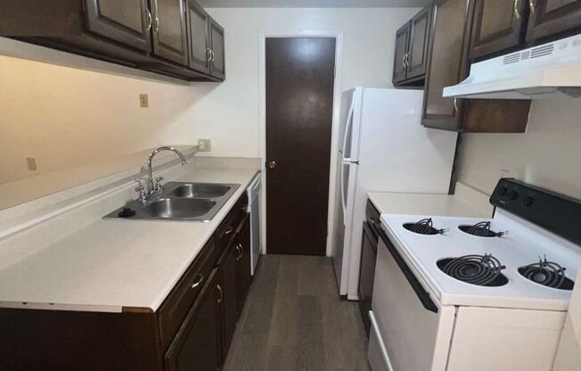 2 beds, 1 bath, 675 sqft, $1,295, Unit A8