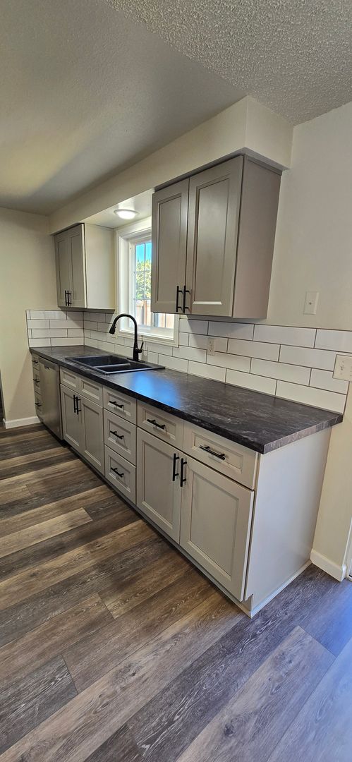 Fully Remodeled 2 Bedroom Townhome!
