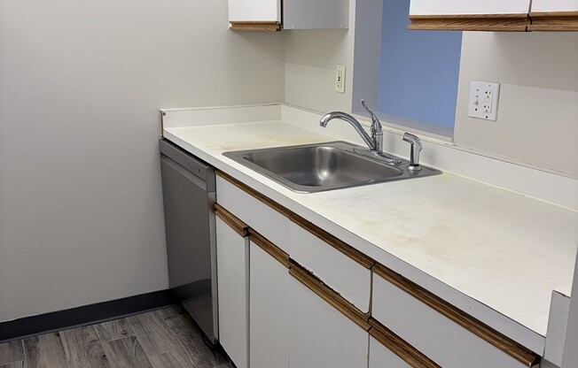 2 beds, 1 bath, 760 sqft, $2,300, Unit 605