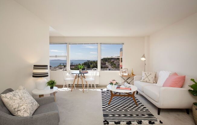 Studio, 1 bath, 423 sqft, $1,350, Unit 717