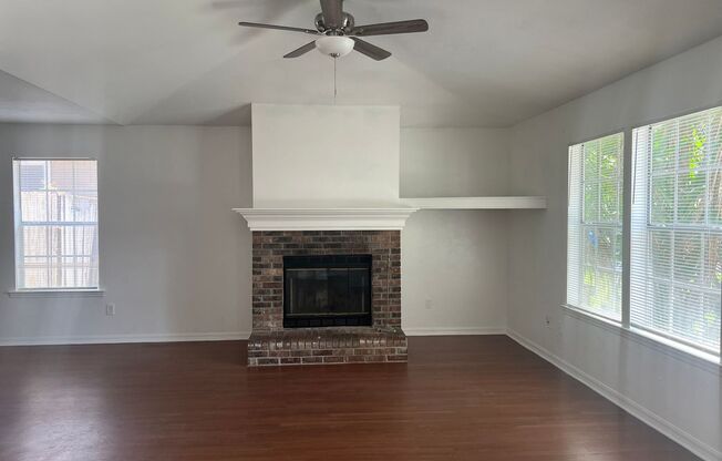 3 Bed/ 2 Bath Home in Serenola Manor