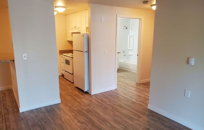 1 bed, 1 bath, 700 sqft, $1,950, Unit B102
