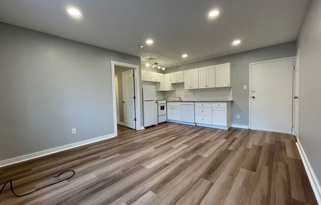 1 bed, 1 bath, 450 sqft, $1,549, Unit 5326 Fifth Ave. #15