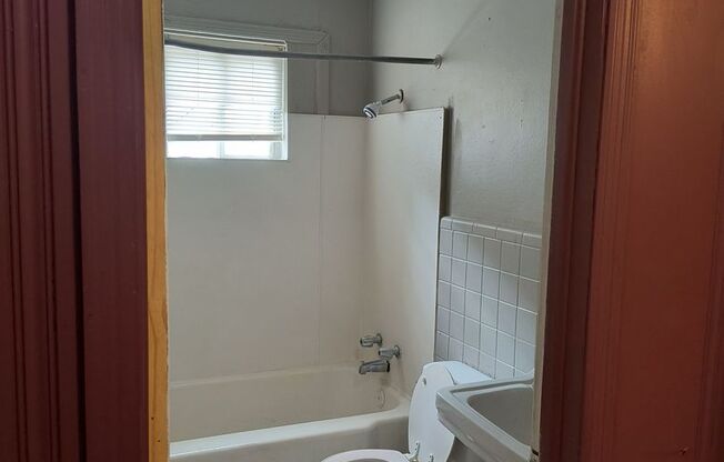 2 beds, 1 bath, $600